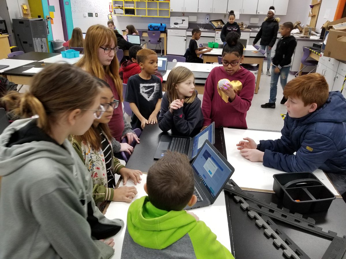 AskMrBoan's tweet image. Q3 of #Design class @IDEALabWRMS is in the books!  Very #reynproud of all the #designthinking, #problemsolving, #deeperlearning, and #21stCenturyLearning goals students accomplished using the #design process!  @WRMSWolves @ReynSchools @rcsdooi #makerspace #FutureReady