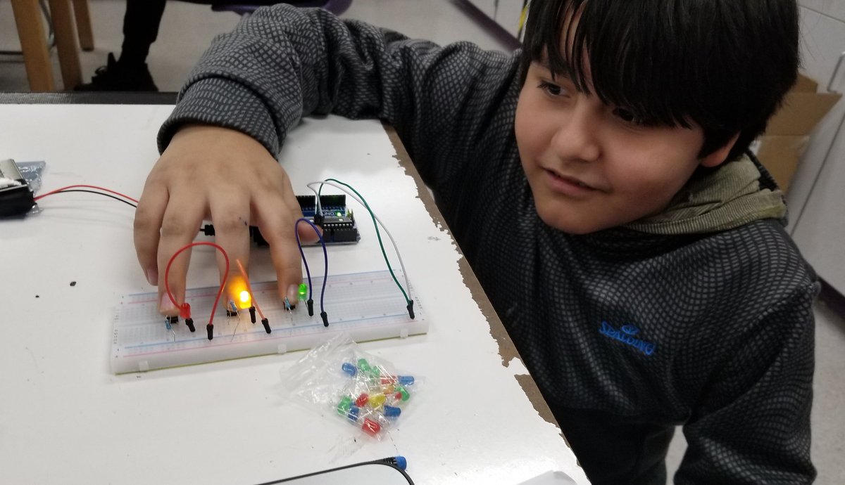 AskMrBoan's tweet image. Q3 of #Design class @IDEALabWRMS is in the books!  Very #reynproud of all the #designthinking, #problemsolving, #deeperlearning, and #21stCenturyLearning goals students accomplished using the #design process!  @WRMSWolves @ReynSchools @rcsdooi #makerspace #FutureReady