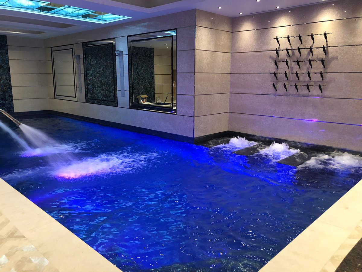 Roblowetiling's tweet image. A pool we completed last year up and running looks stunning. 😍