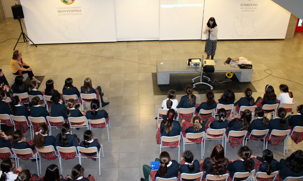 MontespinoEdu's tweet photo. Acabamos el #DiaInternacionalDeLaMujer con varias conferencias sobre #MujeresEnCiencia y la creación del #universo #STEMDAY #ciencia #igualdad #STEM #ToBeMoreForOthers #8Marzo #FelizDiaDeLaMujer #8M2019 #InternationalWomensDay https://t.co/AkyQ7pvREZ