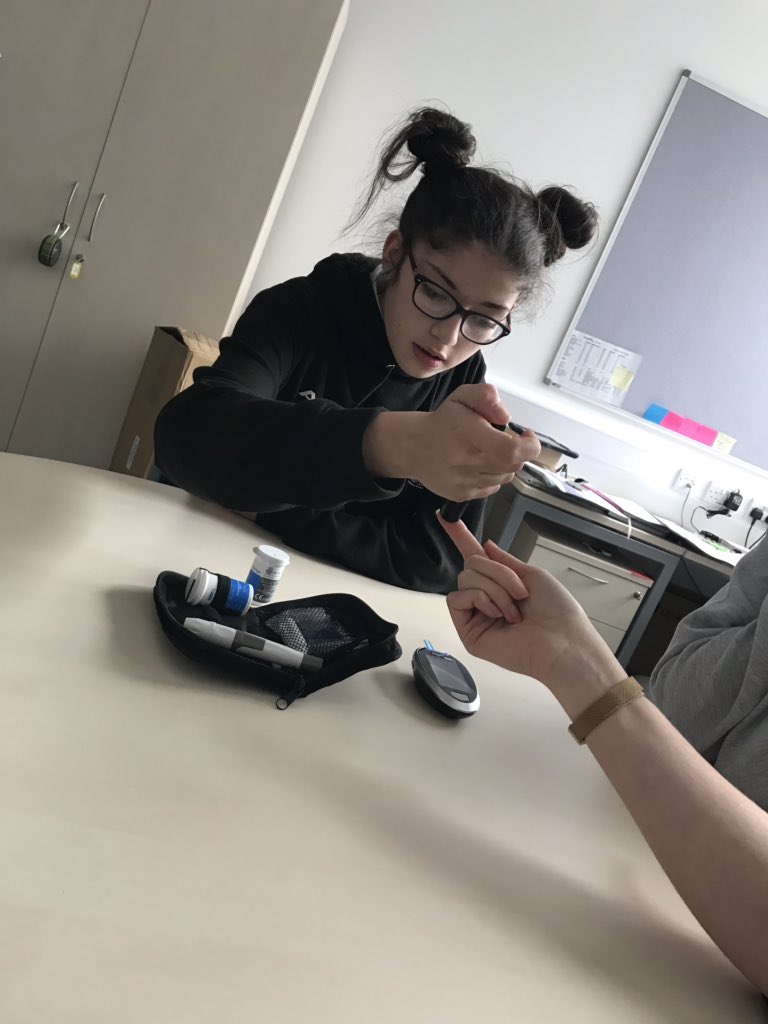 LadyloanPS's tweet image. We love to celebrate our diversity &amp;amp; uniqueness...Thank you Amy for teaching us how to check our blood sugar levels...💉😊 #weareallunique #lovelearning #type1