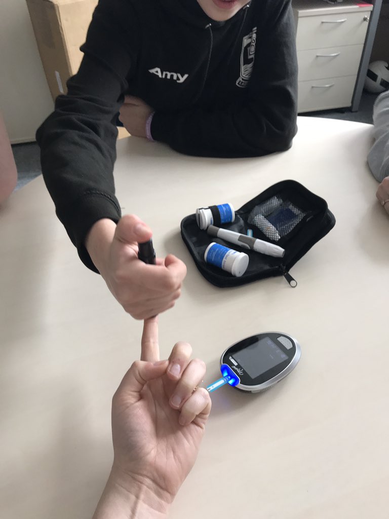 LadyloanPS's tweet image. We love to celebrate our diversity &amp;amp; uniqueness...Thank you Amy for teaching us how to check our blood sugar levels...💉😊 #weareallunique #lovelearning #type1