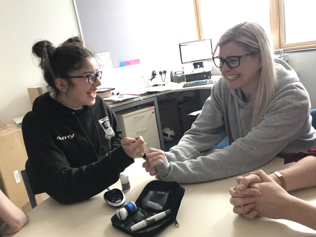 LadyloanPS's tweet image. We love to celebrate our diversity &amp;amp; uniqueness...Thank you Amy for teaching us how to check our blood sugar levels...💉😊 #weareallunique #lovelearning #type1