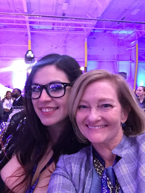 GisselleRoark's tweet photo. What an honour! PDX, you have totally won my heart. The last 6 months have flown by, and I've made some amazing friends out here in the PNW. Thank you again to @jcourt4241968 and @flypdx! ✈️❤️
@weareunited #pdx #portofportland #risingstars https://t.co/PTYfmF6Qp8