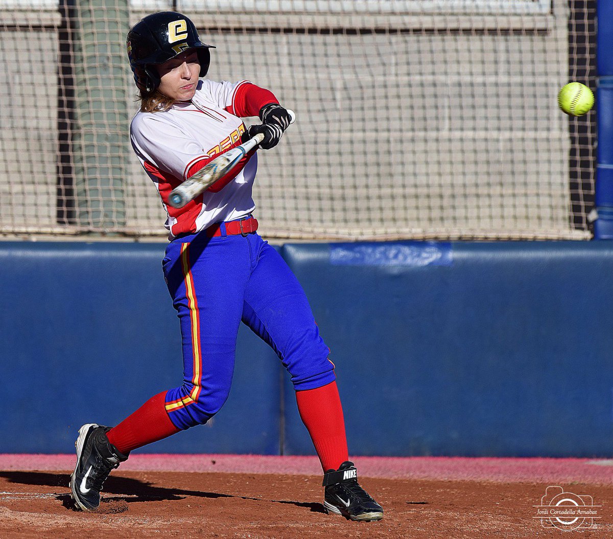 NavarraBeisbol's tweet photo. En el #DiaInternacionalDeLaMujer, nuestro apoyo y reconocimiento a todas las mujeres deportistas. En la FNBS, Uxua M, Itziar G, Meritxell, @uxuazoroza  Maialen P, Bea M y todas las sofboleras nos marcan el camino. Con ellas ⚾🏆🥇 @deporte_na @Deporte_navarro @Deportes_unav https://t.co/UrDcwNOaGB