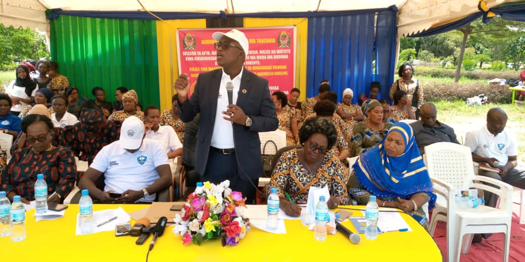 ILCAfrique's tweet photo. Our members are observing the International #WomensDay with different mobilisation actions. @AllianceTALA , @ZamLandAlliance, #MBOSCUDA, @CICODEVAfrica @IPAR_ThinkTank @WILDAFAO and @groots_kenya are engaging #ministers, women, #youth and #men on #WomensLandRights. https://t.co/TbovUB2gfw