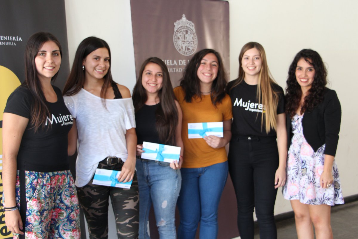 MujeresIngUC's tweet photo. #DiaInternacionalDeLaMujer 
Bienvenida futuras ingenieras UC! 🙋‍♀️👩‍💻👷‍♀️💪 #mujeresinguc #ingenierasUC #alumnas #novatas https://t.co/yMDrB09zuf