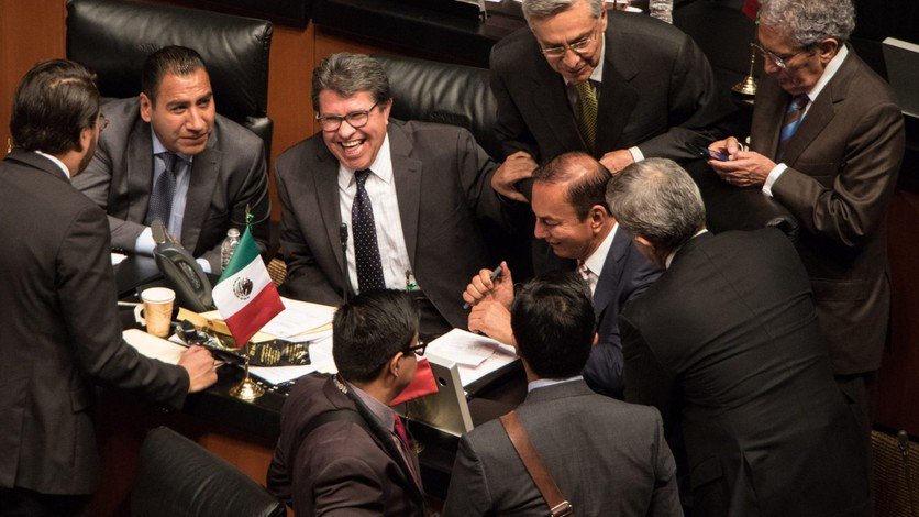 PrensaCONAPE's tweet photo. #Nacional Luego de las notas negativas, los senadores de #Morena pensaron que sería buena idea limitar a las calificadoras y su actuar en #México
#RadioCONAPE ▶️ https://t.co/sUmxKfDwEH https://t.co/K8TBGt49ST