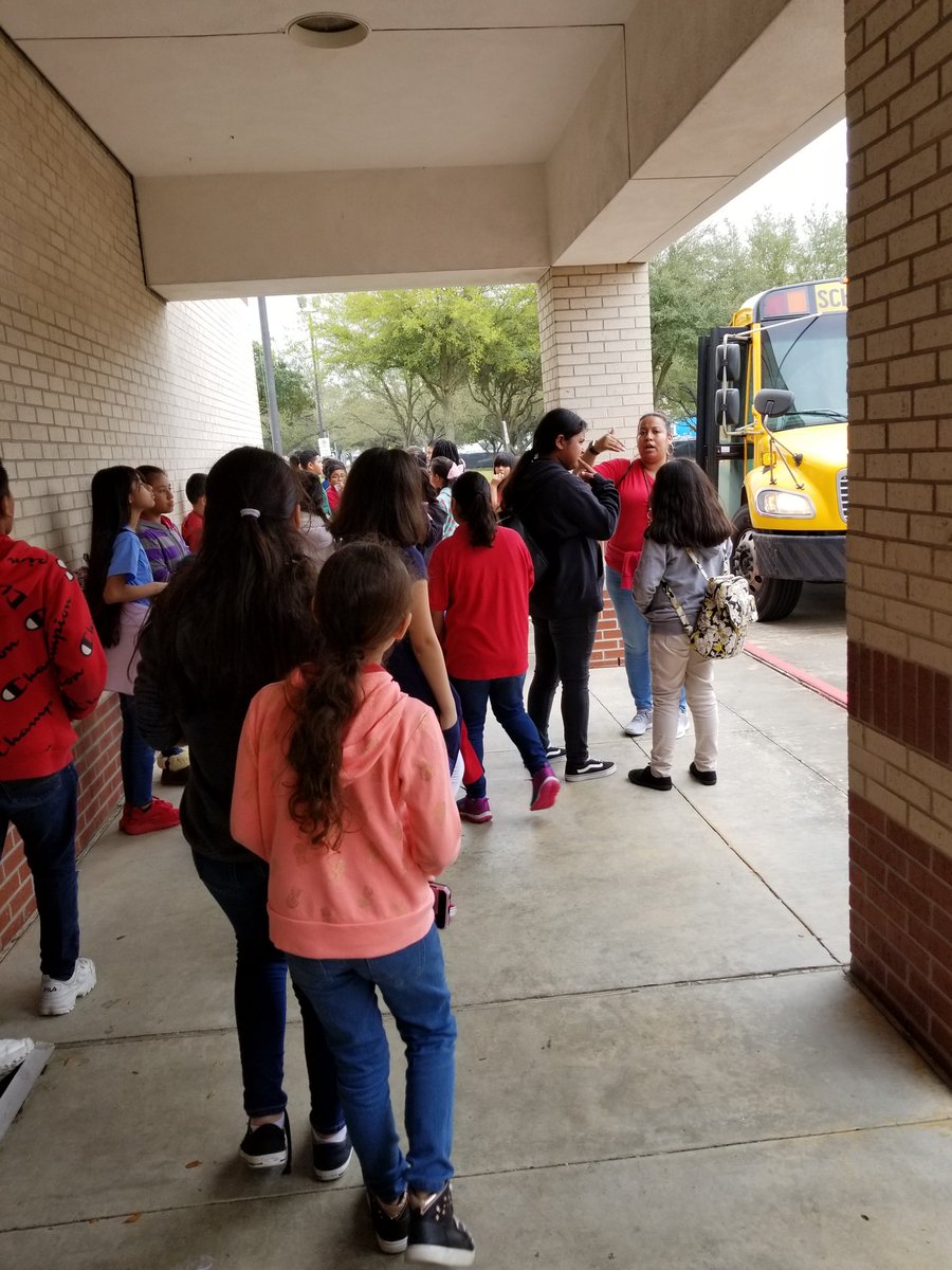 Nesbyc's tweet photo. Our 4th graders are college bound! University of Houston,  here we come 😊 @Best_Bulldogs @AliefCounseling @AliefISD @iheartcounselor @UHouston https://t.co/Ya7j2yTmE1