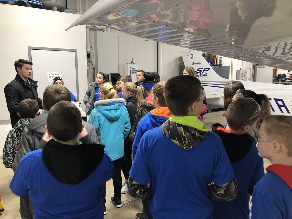 MrKohl106's tweet photo. @MMOshkosh 6th graders learning career opportunities @FoxValleyTech Oshkosh #more2explore https://t.co/YwQB04NINs