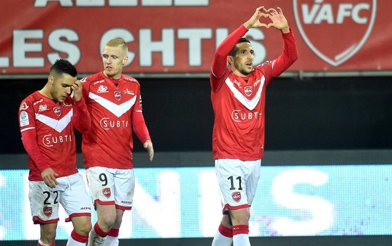 fandvl's tweet photo. Vafc à Brest ce vendredi 8 Mars à 20h pour le compte de la 28ème journée de la Domino's Ligue 2- Csubtil partenaire majeur souhaite un bon match à tous les supporters ! #csubtil #ecraninteractif #VAFC
#football #ligue2 #SB29VAFC #Brest #Valenciennes https://t.co/w05PegRr6o