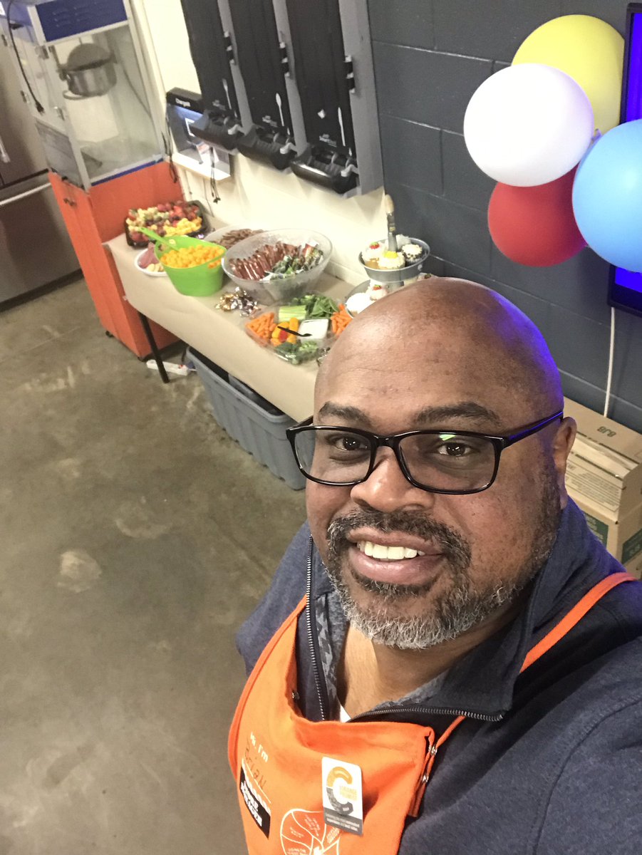 Celebrating Fun Friday, promoting The Homer Fund! <a href="/DavidLoescher22/">David Loescher</a> <a href="/McCarthyD177/">Mike McCarthy</a> <a href="/leceeonn/">Leceeonn Custard</a> @Spec3806homede2 <a href="/LSchigel/">Chris Schigel</a> #homerfund