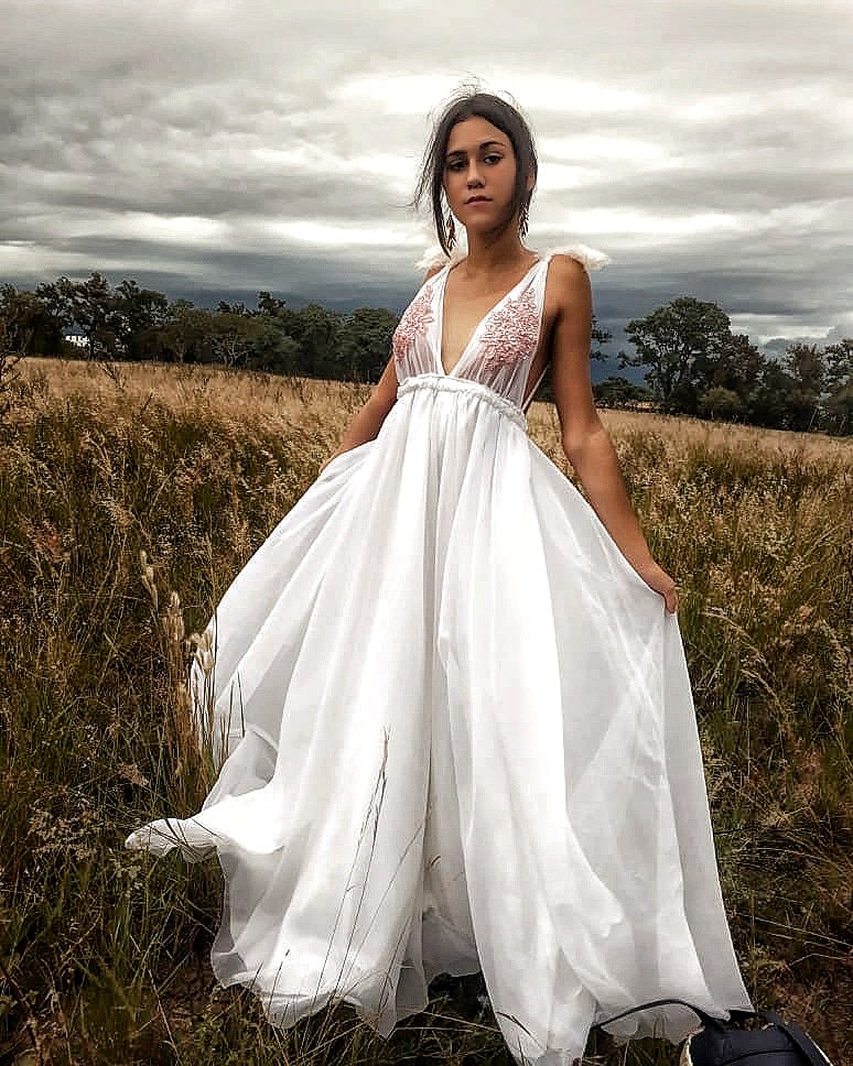 ModelsUrban's tweet image. Te mostrámos el detrás de escena de esta Campaña Otoño-Invierno para la Gran Marca Concordiense, ➡ @shane.diseno 
🌾🌾🌾🌾🌾🌾🌾🌾🌾🌾🌾🌾
⏺MODEL: @_candealtamirano 
⏺DRESS: @shane.diseno 
⏺Academia avanzada de Modelaje // URBAN•MODELS
⏺By @michael0bastos