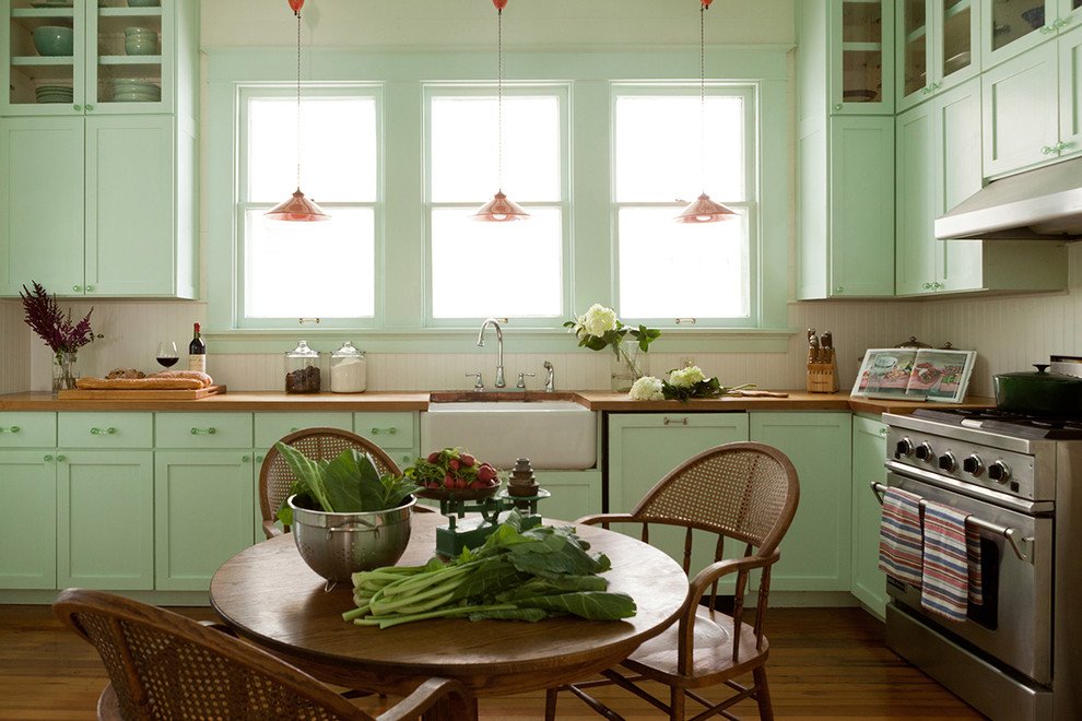 CILPaints's tweet photo. With St. Patrick’s Day around the corner, we’re in a green mood.

A soft mint on kitchen cupboards, like in this room by https://t.co/4kiQD6tM3w, creates a modern setting with a nod to traditional hues. https://t.co/MLCBjSbiSx