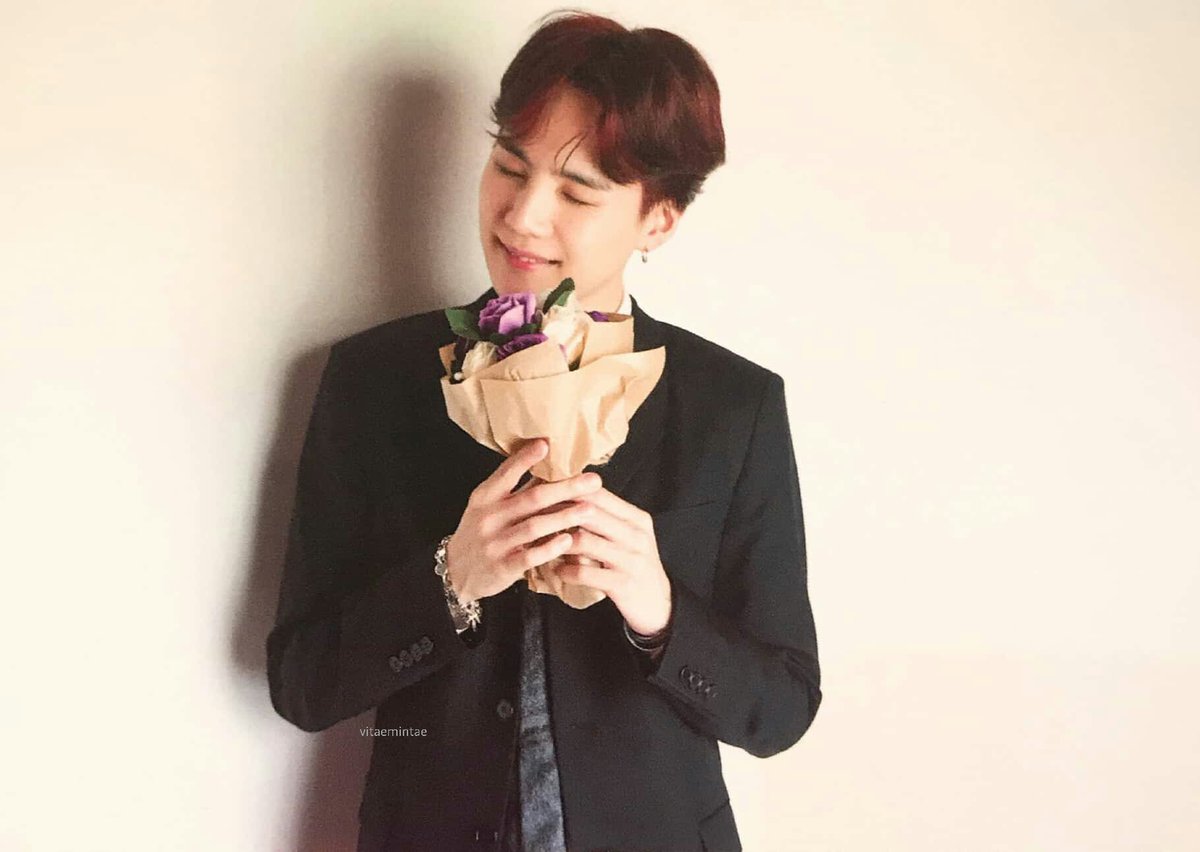VN3012's tweet photo. Sinh nhật vui vẻ nhé oppa suga. Bước qua tuổi mới rồi. Chúc Anh gặt hái được nhiều giải thưởng nhé. I love cụ đường ����😘😘
#HAPPYSUGADAY 
#OurFirstLoveYoongi https://t.co/gSYHwTrra5