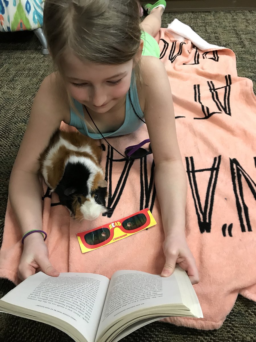 Dimmittgrade3's tweet photo. Tootsie likes to read on beach day too! #fcgrade3 #gocrickets #tootsietime https://t.co/9KLBCcJmmv