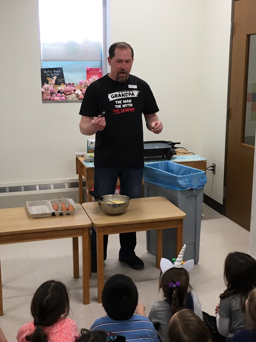 JoeDockendorf's tweet photo. Mr. Youngs is visiting Mrs. Deeren’s class to make green eggs and ham. Delicious!  #montimagic https://t.co/1ywFxCHnA4