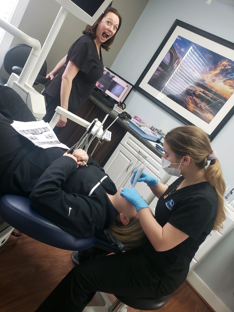 jrfamilydentist's tweet image. It was fun having the opportunity to celebrate and show some extra love to these wonderful ladies for Dental Assistants Week! We sure do love our awesome dental assistants and appreciate all that they do! 😘💙
#DentalAssistantsWeek  #WeLoveOurTeam  #JamesRiverFamilyDentistry