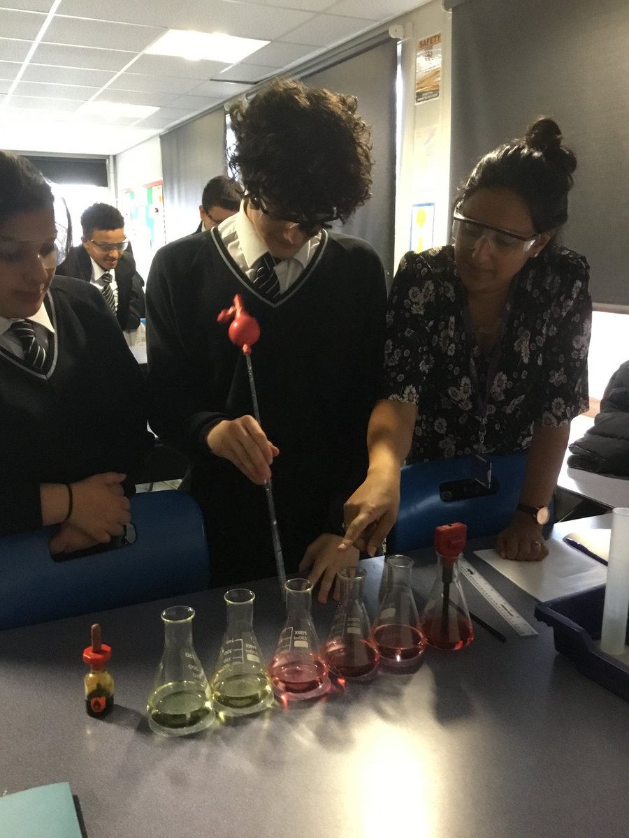 RajinderLiptro1's tweet photo. Using glass pipettes for titrations with Year 10. Doe it get more technical that this?#chemistryGCSE https://t.co/MPo78vq8Ue