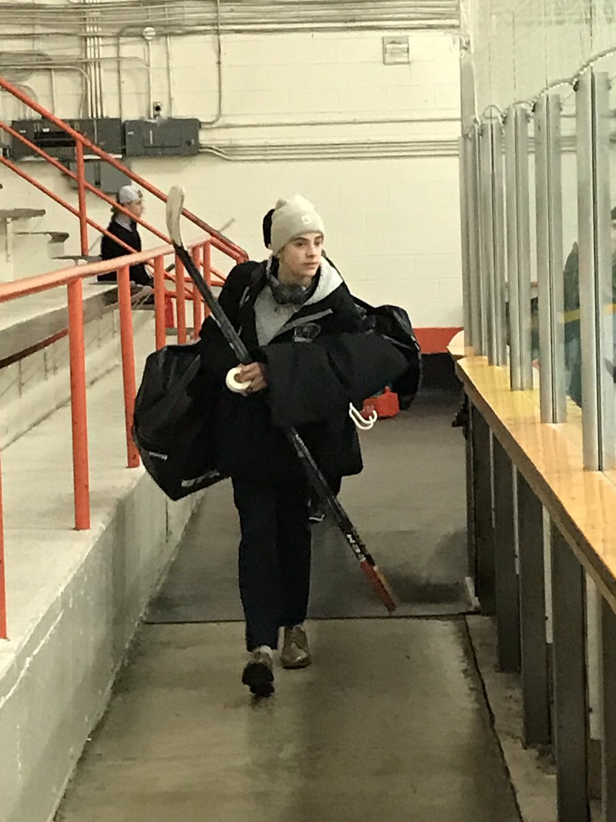 PCFLYERS1's tweet photo. Players showing up for @hockeymanitoba  AA Bantam provincials presenter by @CargillMktSense https://t.co/CzPidEiSur