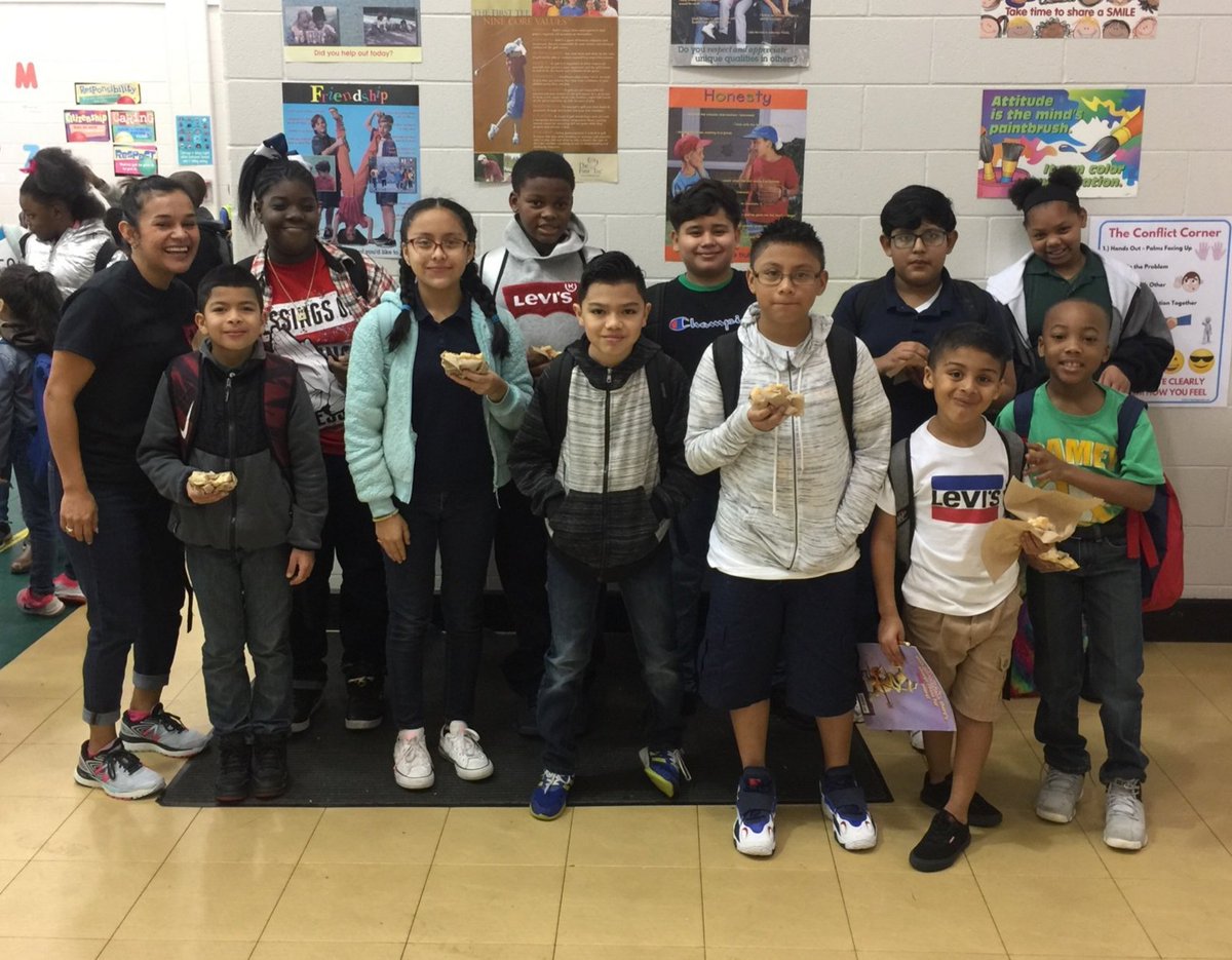 ChapaTISD's tweet photo. Morning Meeting Matters! Congrats to our M3 winners who start the day by putting #learning1st. Taking every moment to #work4win Thanks to @lane_ashten for ensuring each student has a book to read every morning. 

Doing your best everyday can lead to sweet rewards. #RameyWay https://t.co/gmZKBFGzsf