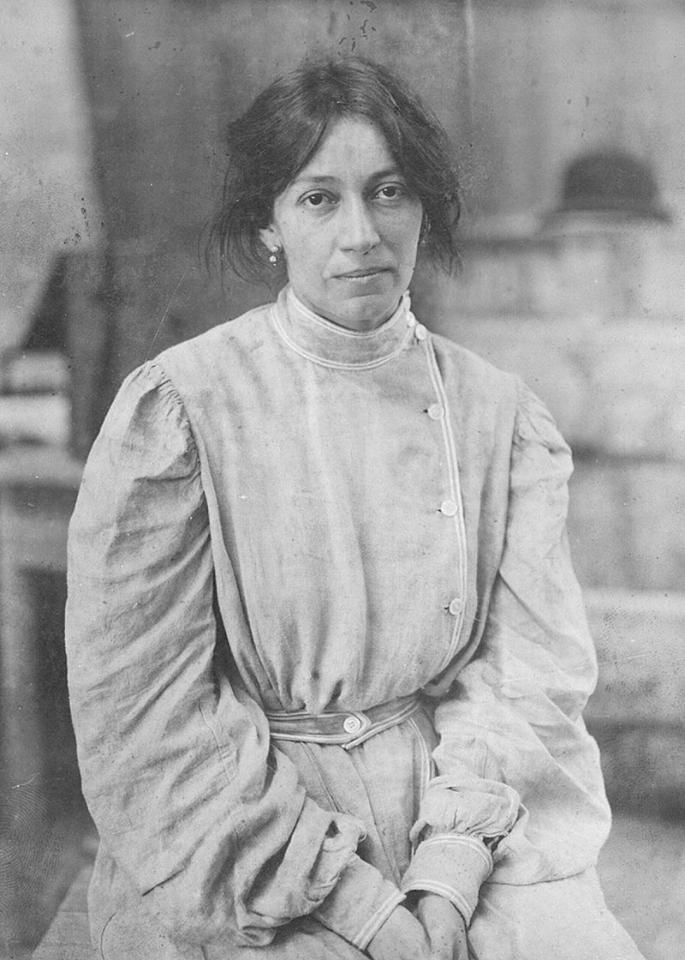 #DiaInternacionalDeLaMujer Todos los 8 de marzo se conmemora en todo el mundo la lucha de las mujeres por la igualdad, el reconocimiento y ejercicio efectivo de sus derechos.
#MUJERES LOLA MORA - FUENTE DE LAS NEREIDAS 
Costanera Sur- CABA (1900-1902)