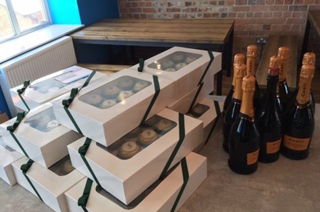 Christina_Gords's tweet photo. Our London and Boston offices are 5 years old! We celebrated our team success with some homemade cupcakes and Prosecco. Great place to work. https://t.co/LEB41Mnd2e #AudleyLife #TravelJobs #TopJob https://t.co/9eXalDYBfV