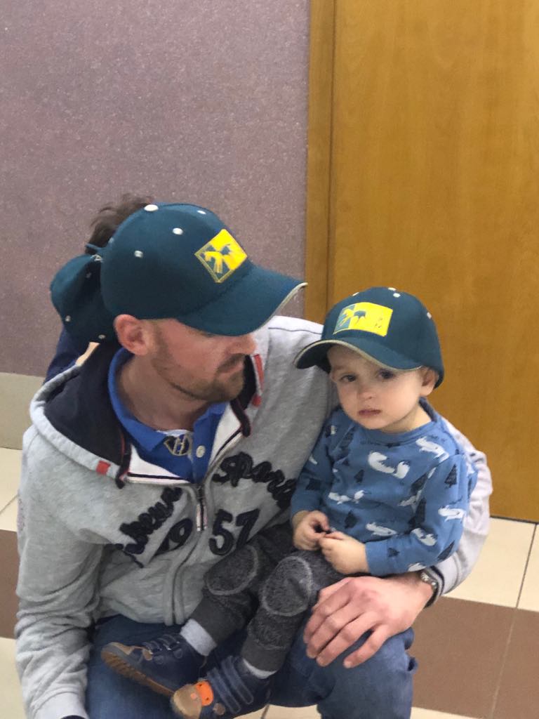 TRMNutrition's tweet photo. Our youngest fan in Poland at the @Cavaliada Show 
 Pictured here with Dad, TRM Customer Pawel.

Stop by the stand to learn more about our extensive range.

https://t.co/sZE3jEjuW6  @vetfactory https://t.co/8UQGTA10Ex