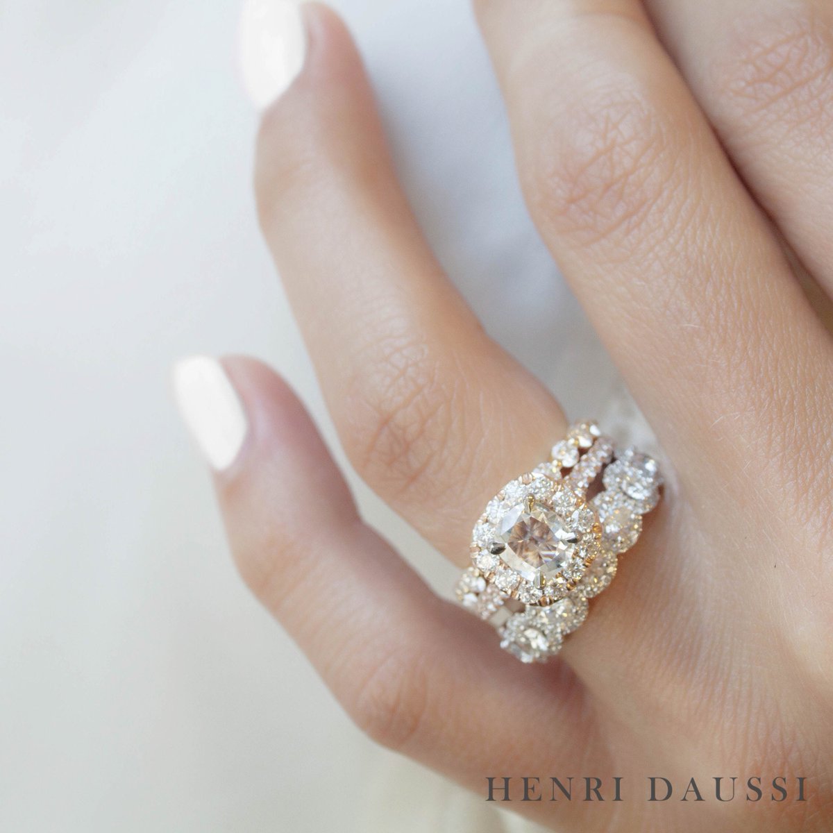 SkaneatelesJ's tweet photo. Ready for a night out on the town!
#rings #fashion #tgif @Henri_Daussi https://t.co/0DbGeh0FJH