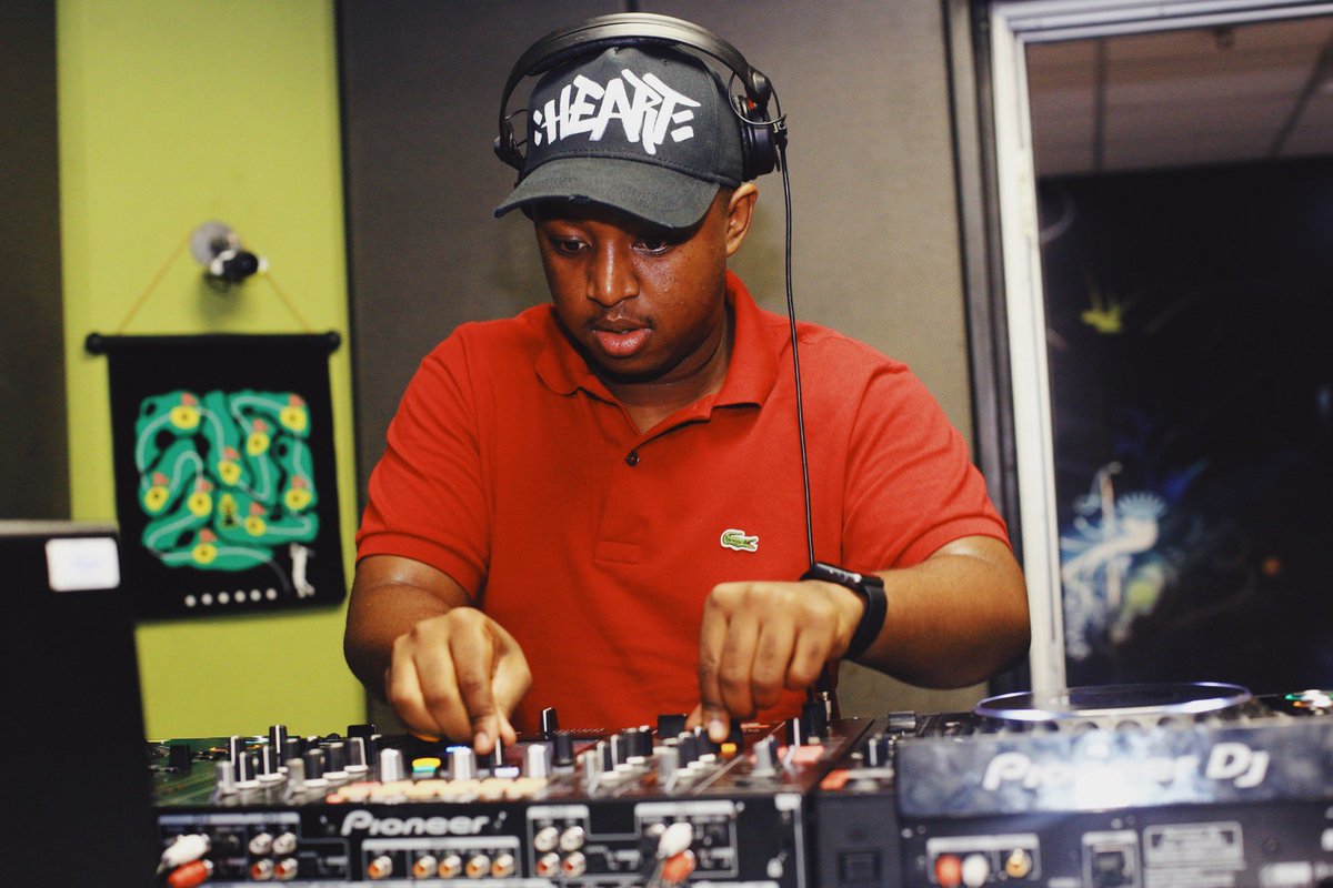 METROFMSA's tweet photo. I’m the mix with the greatest to ever do it @Shimza01 #TheDriveOnMetro https://t.co/N4vM7tDIeo
