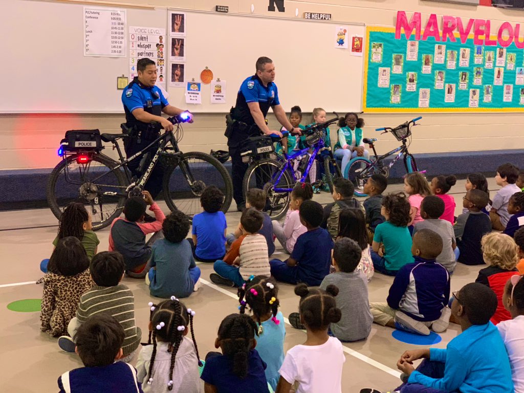 msgossettprek's tweet image. Bike Safety today with our Pearland Police officers! @MarekElem #prek #iteachprek #bicyclesafety #wearahelmet