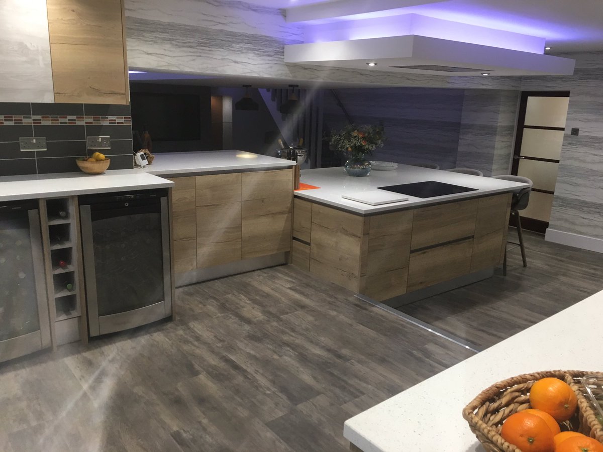 Exelbuilders's tweet photo. Beautiful worktops 30mm white mirror by @GranitePrestige great job by fitters Ben and Craig . Measured and fitted in 3 Days . Quality and punctual the best in the Buisness 👌 https://t.co/VkapFxMcXu