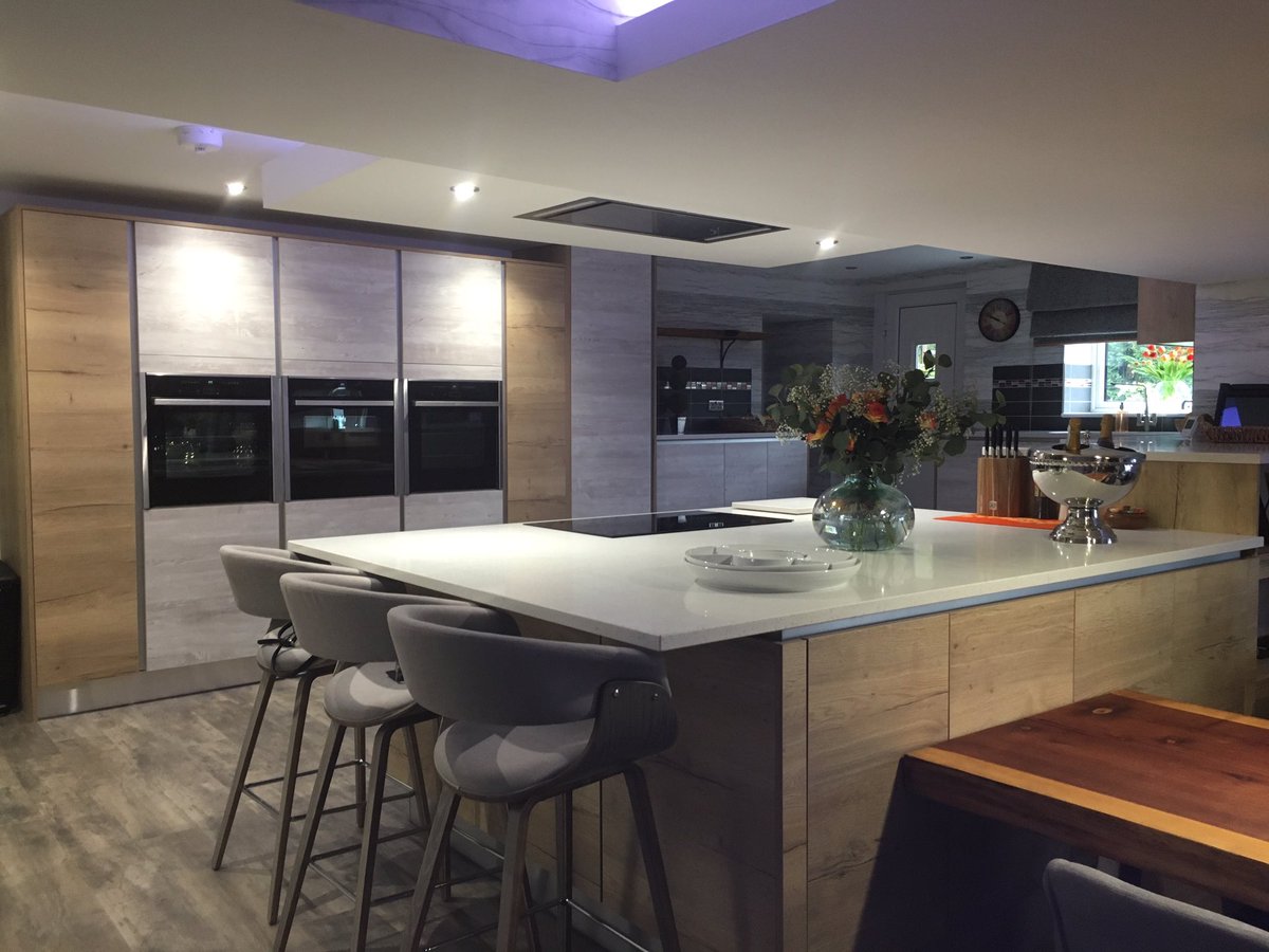Exelbuilders's tweet photo. Beautiful worktops 30mm white mirror by @GranitePrestige great job by fitters Ben and Craig . Measured and fitted in 3 Days . Quality and punctual the best in the Buisness 👌 https://t.co/VkapFxMcXu