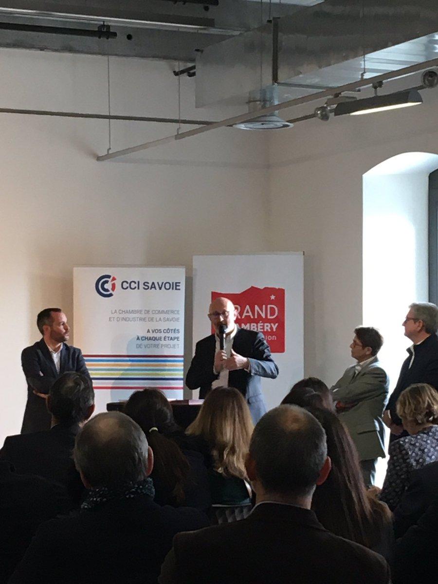 FAPM2016's tweet photo. @GrandChambery @AgenceEcomob @CCI_Savoie @VilledeChambery ensemble pour la mobilité durable : 28 établissements signent leur #pdm ! Intervention de @renard38  @FAPM2016: « bravo pour votre engagement,  soyez ambassadeurs des bonnes pratiques et fédérez autours de vous » #RSE https://t.co/HP66kqd65x
