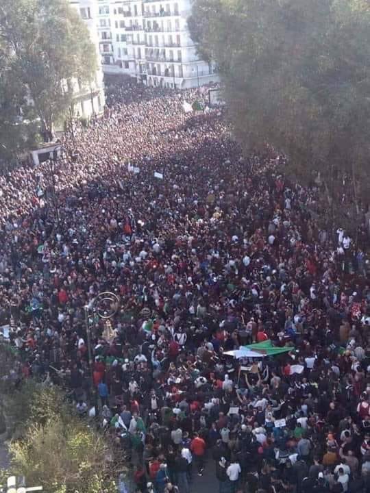 bi5tsar's tweet photo. الجزائر - الجمعة ٨ مارس
شعب حر كريم متحضر

كيف يتجاهله النظام الحاكم ويتعالى عليه .. ويستفزه؟! https://t.co/uzVQtB37cw