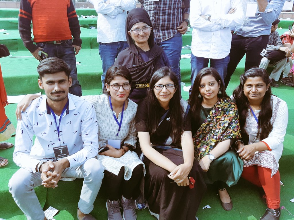 Shikha02694023's tweet image. Respect yourself enough to away  from anything that no longer serves you,
 grows you and makes you happy...
Happy women's day.😊