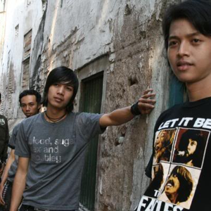 weradio_id's tweet photo. #nowplaying Sedekat Awan - Mahaghita | streaming klik https://t.co/KkPJ3bu6hf | mangkalnya bala muda penuh gaya
 Beli lagu yang asli yuk! klik: https://t.co/g7GKhbRKud https://t.co/rJ6bkvGQsK