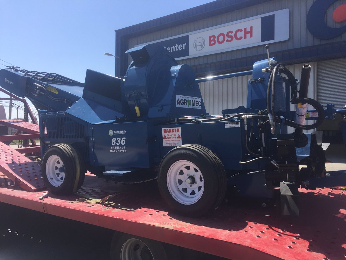 Entrega de harvester modelo 836 marca Weiss McNair para avellanos europeos para victoria, distribuidos por Agroimec