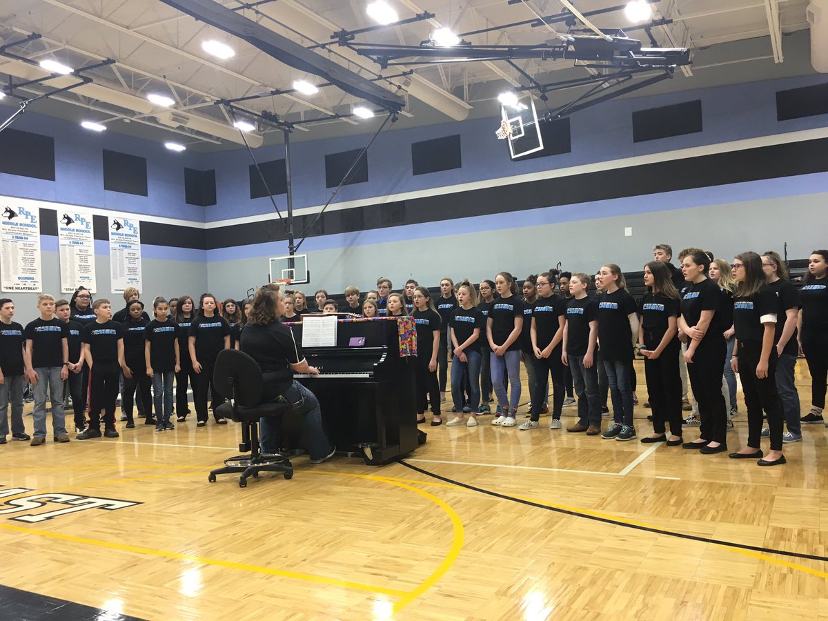 rpemshuskies's tweet photo. Future 6th graders experience our fine arts at EMS! #futurehuskypack #tours #cannotwaitfornextyear https://t.co/5DrDdXtgwc