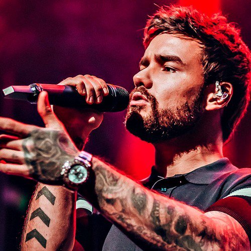 LTomlinsonMySun's tweet photo. Liam es uno de los chicos que menos reconocimiento tiene, no es posible que quiera terminar con su carrera.
Tiene un inmenso talento y así como apoyamos a Louis, Harry, Niall y Zayn, podemos hacerlo con el

#LiamYouDeserveTheWorld #LiamTheWorldLovesYou https://t.co/b2UgCzc10T