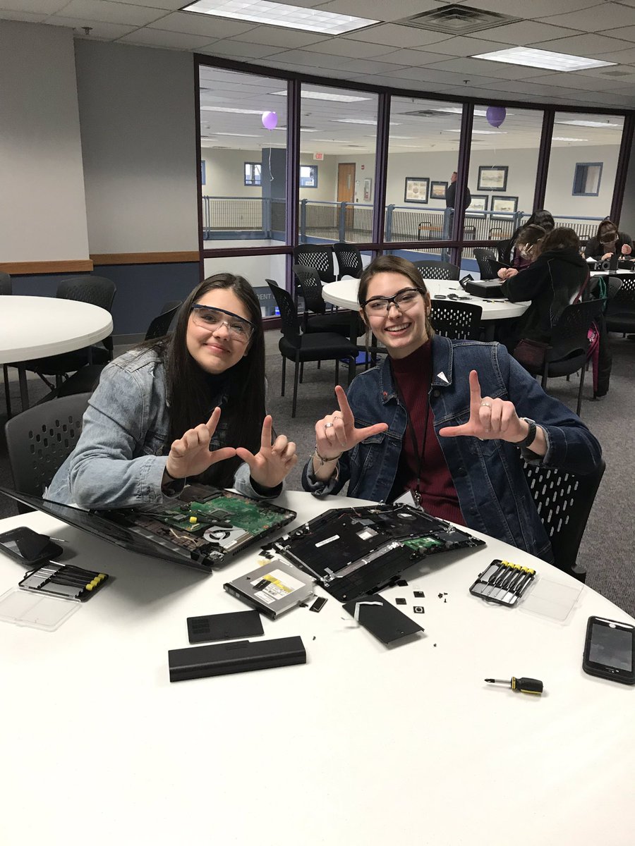 UnionMath's tweet photo. Having a great time at Sonia Kobalevsky Day taking apart electronics! @TulsaUnionSTEM @TulsaSTEM @UnionSchools @RedskinsScience @Cimarex https://t.co/4VTsNoqWUl