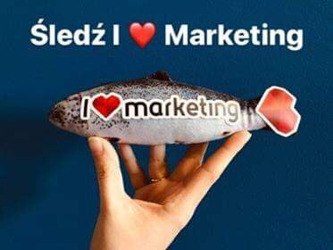 sprawny's tweet photo. Czasami wydaje nam się, że widzieliśmy już wszystko... 🤨
I wtedy Wy wysyłacie nam zdjęcia 😂❤️🙃
#ilovemkt już od 13 marca! Pamiętajcie, żeby nas... śledzić 🤣🐟 https://t.co/1wSz6YSonE