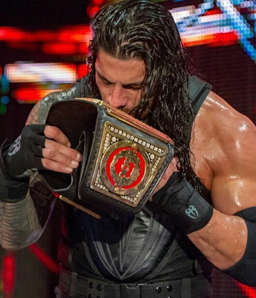 roman_yard's tweet photo. Dear sir @WWERomanReigns 1 universe 9 planets 204 countries 809 island 7 seas and i had the privilege of meeting you. You are become my favourite song 💖#BelieveThat #RomanReigns #RomanEmpire #TheBigDog #Born2Reign @1012rose @EmpireDean @BettyAn02327824 @Roman_Empire_76 @DonnaK39 https://t.co/nJQnnga3U5