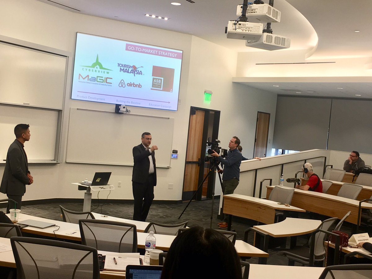 UTexasMSTC's tweet photo. Great pitches today from our #TexasMSTC teams at Pitch Texas this morning @sxsw #SXSW #whatstartsuphere π€π½π€π½ high fives to HiCANYU and Locoal!! https://t.co/e7UomH7ZC5