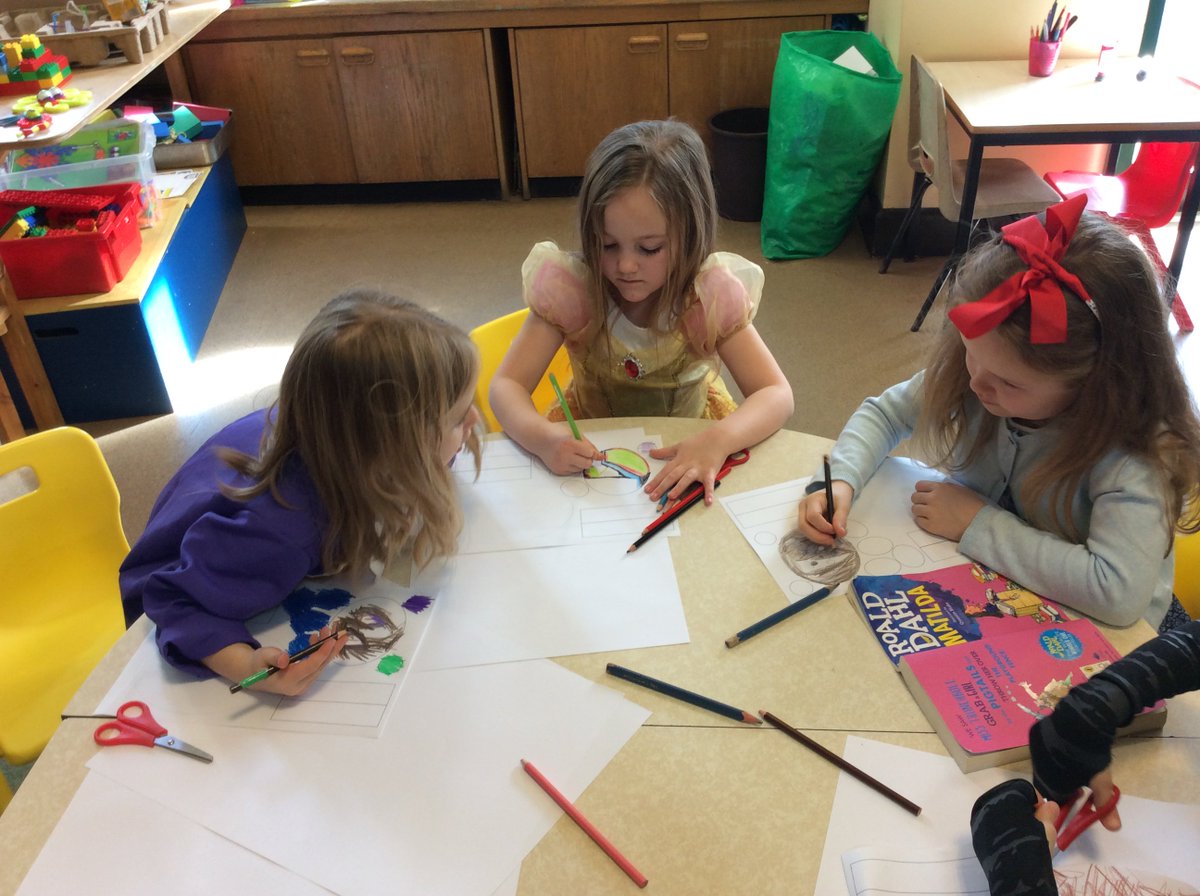 bps_Y1's tweet photo. #FriFav #1 #WorldBookDay #TheEverywhereBear #JuliaDonaldson We made our own 'Everywhere Bears' using 2D shapes https://t.co/3y4KFjkuMU
