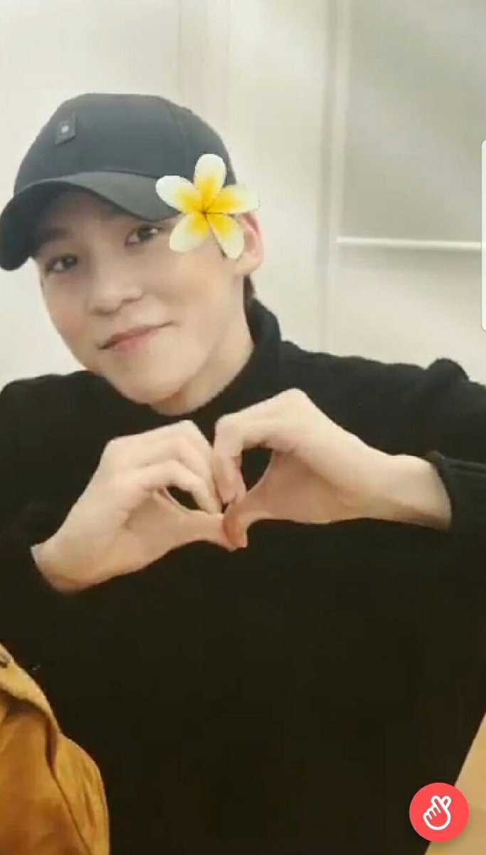 Yunho aegyo #ATEEZ #VLIVE, image size:683x1200