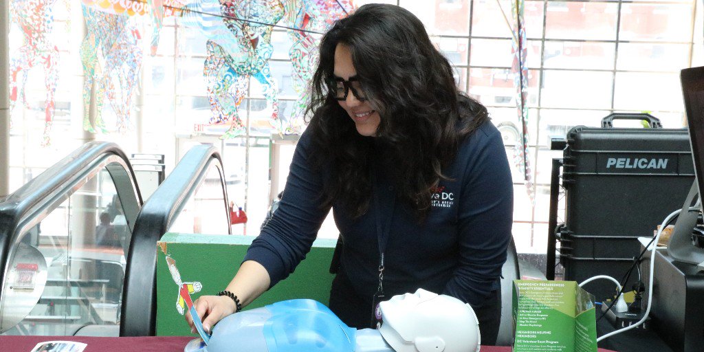 ServeDC's tweet image. For this #InternationalWomensDay we are here alongside @OLADCGov @DCMOWPI and many others teaching Hands-Only CPR at Forum “Breaking the Silence, Being a Latina in DC”! @MayorBowser #WeServeDC #DCValue