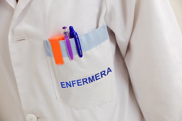 enfermeratweet's tweet photo. No es “niña”, ni “nena”, ni “chica”, ni “guapa”, ni “cielo”, sino una enfermera que te cuida. #DiaDeLaMujer https://t.co/fL5d6s0kuZ