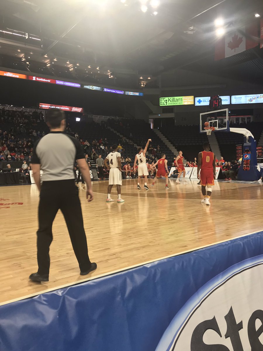 BillyMacAtlCan's tweet image. Feeling like @Drake at the @USPORTSca #cisfinal8 @CWAtlantic @DerekBySEA @SMUHuskies #gohuskies #greatseats