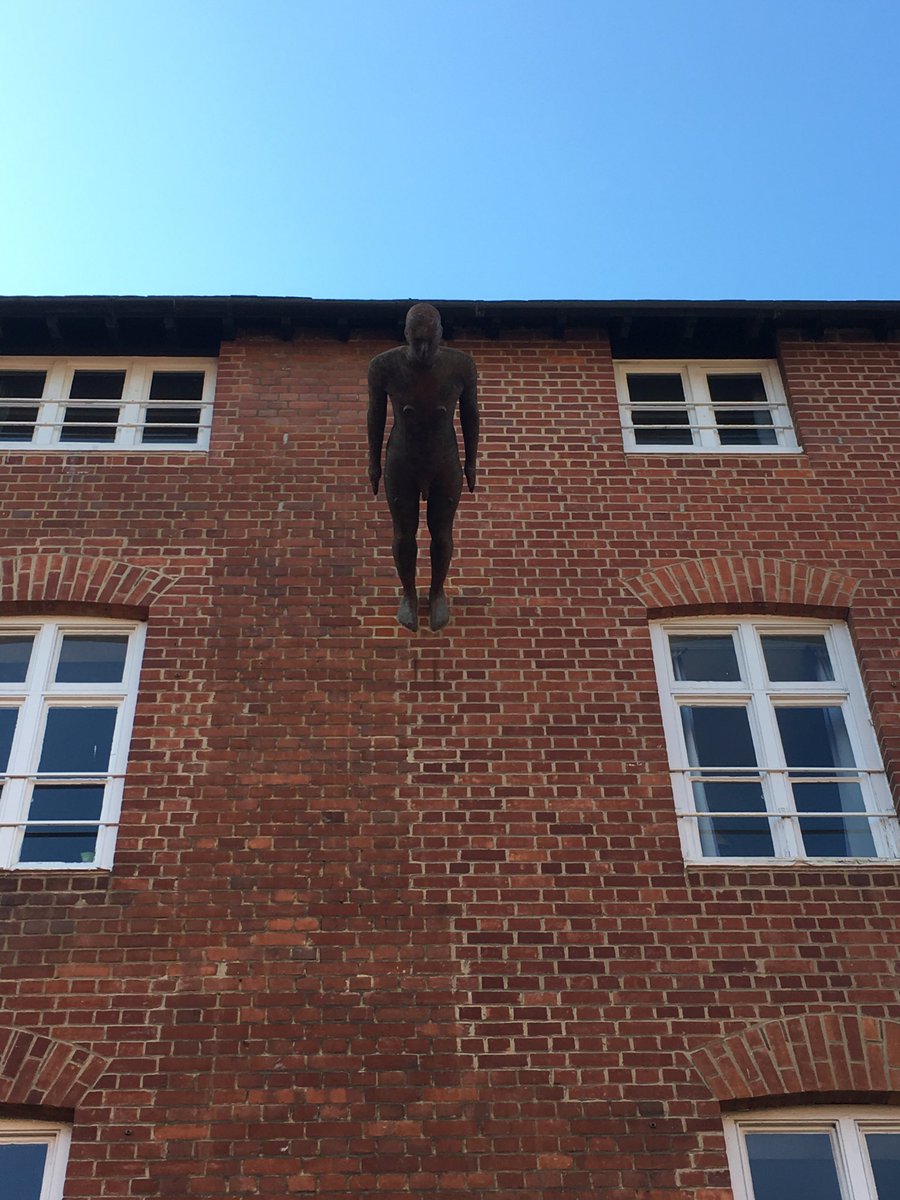 hmiddlers's tweet photo. Wow there is a man standing half way up a house!! #antonygormley #eton #edgeII https://t.co/fqhyAXUCAP